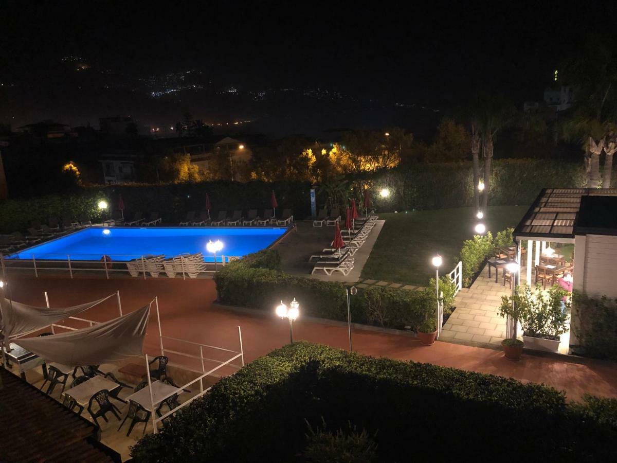 Residence Villa Giardini Eksteriør billede